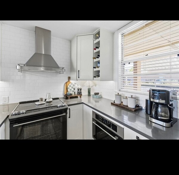 Building Photo - 7465 Bay Island Dr S