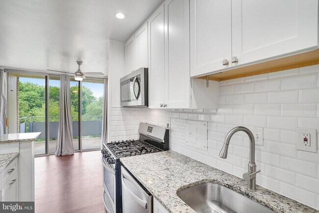 Building Photo - 6621 Wakefield Dr