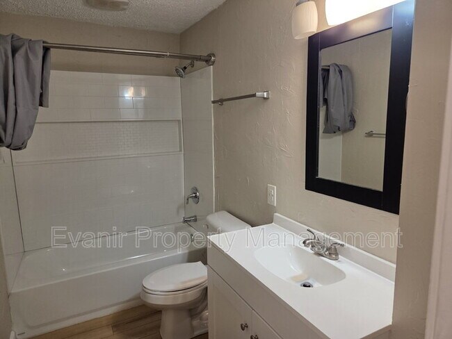Building Photo - 3623 Bolamo Dr