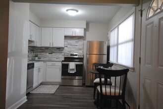 Building Photo - 727 E Kingsley St