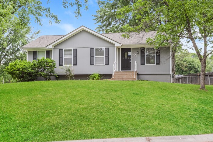 Building Photo - 101 SW Victor Dr