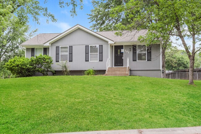 Building Photo - Bright 3-Bedroom Home in Blue Springs, MO