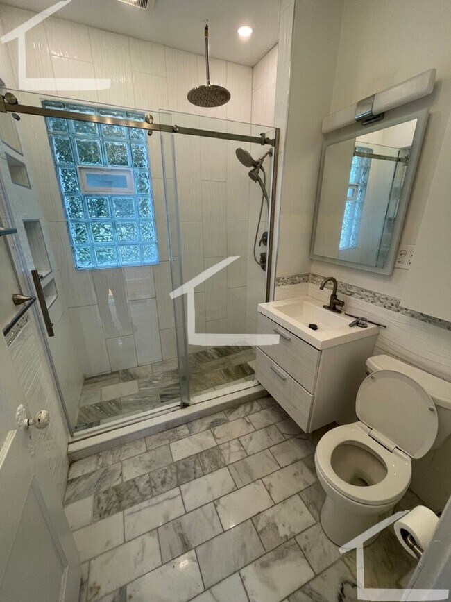 Building Photo - HOT CAMBRIDGE LISTING!!!!!