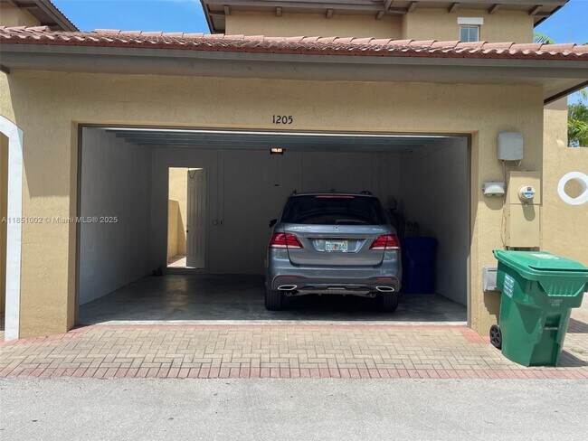Building Photo - 1205 SW 147th Ave