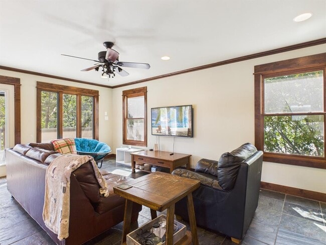 Building Photo - 4604 Avenue H