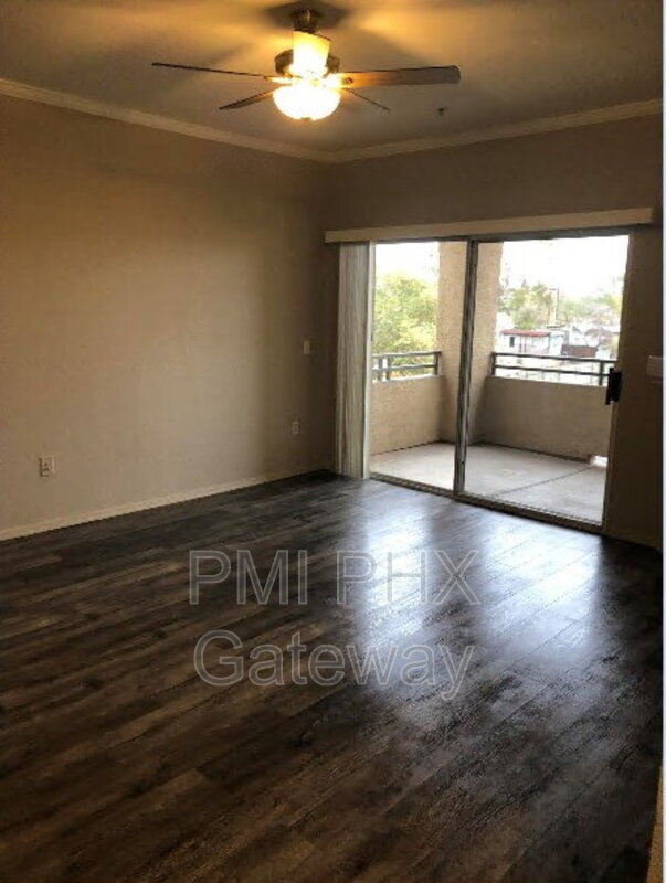 Building Photo - 5401 E Van Buren St