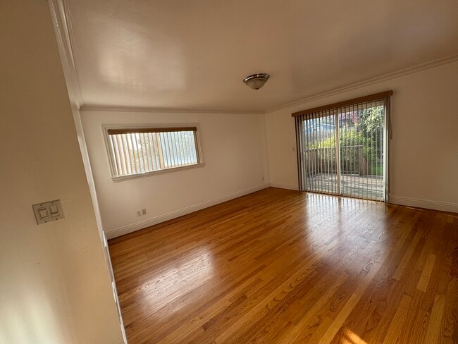 Building Photo - 70 Farallones St