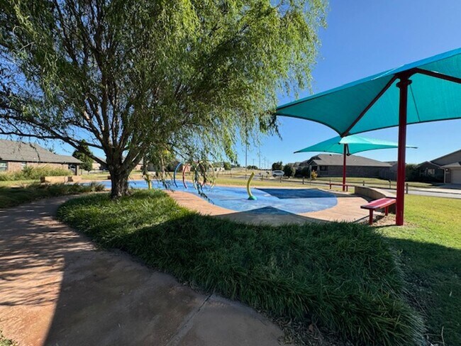 Building Photo - 3 bed 2 bath located in Norman, with neigh...