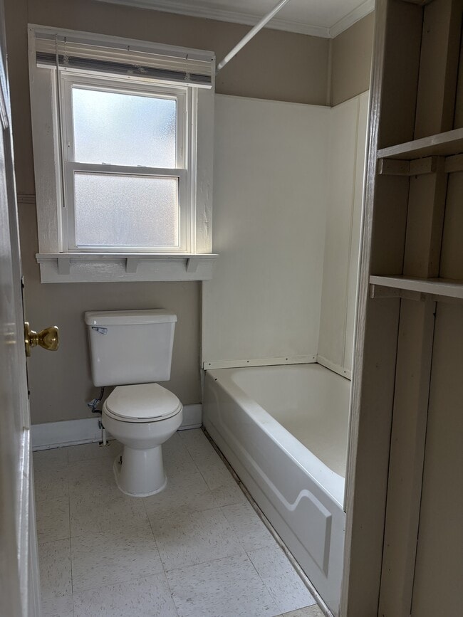 Building Photo - 400 Lamar St