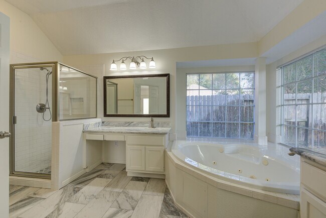 Building Photo - 1315 Crescent Pkwy Ct