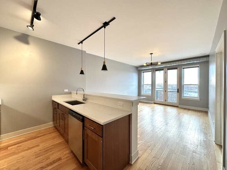 Building Photo - 2740 N Spaulding Ave