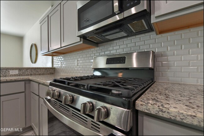 Building Photo - 600 Logwood Ave