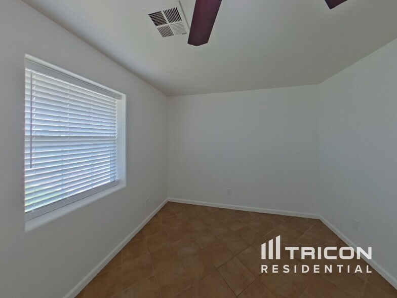 Building Photo - 619 S Sirrine