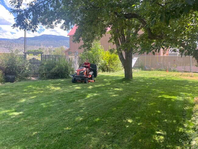 Building Photo - 598 N 300 W