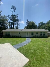Building Photo - Newly renovated 3/2 home located in Covington