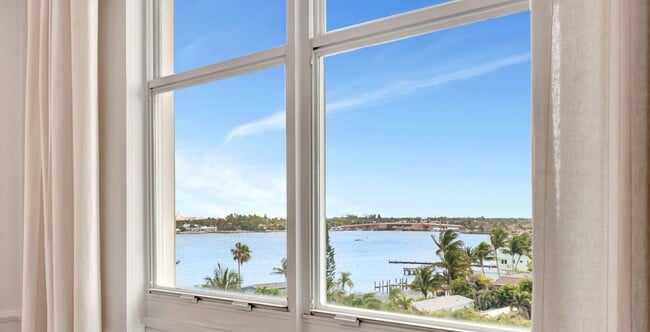 Building Photo - 804 E Windward Way