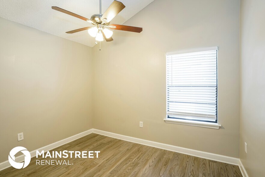 Building Photo - 5007 Swallow Dr