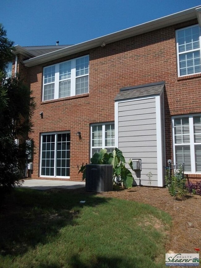 Building Photo - Beautiful 2 Story, 3 Bedroom Townhome near...