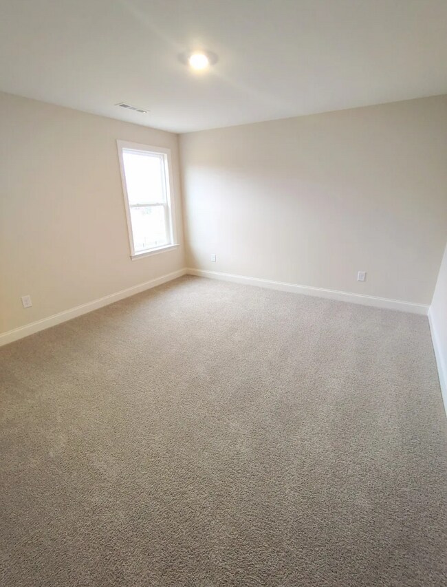 Building Photo - 7906 Pine St