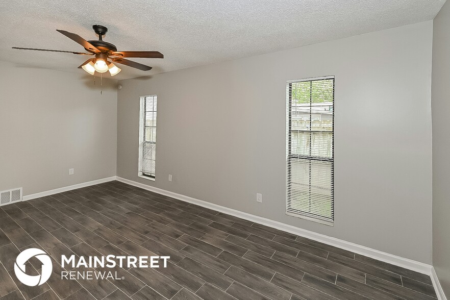 Building Photo - 2895 Devon Cir