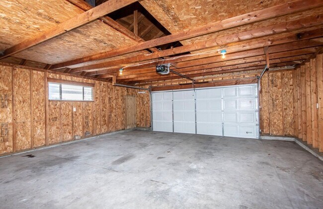 Building Photo - 1022 Goold St