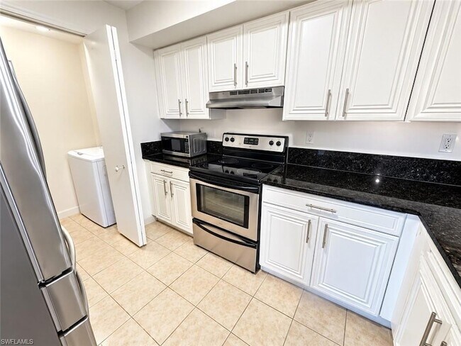 Building Photo - 8275 Ibis Club Dr