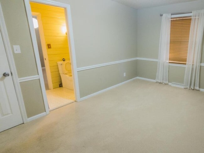 Building Photo - 122 Maxwell Dr