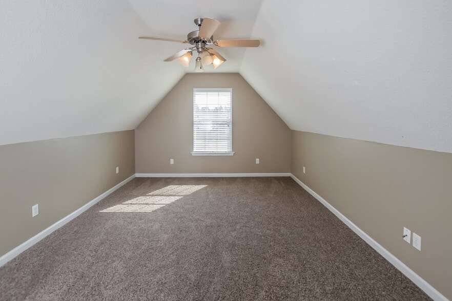 Building Photo - 6379 Sandbourne E