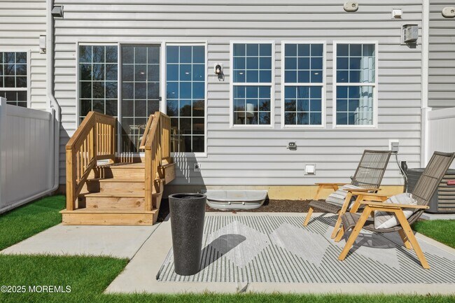 Building Photo - 4061 Heron Dr