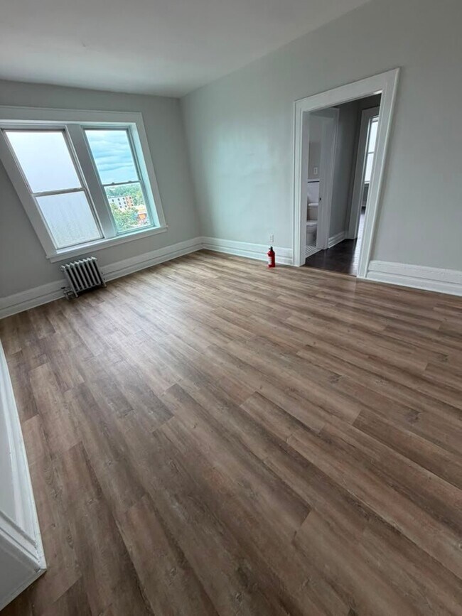 Building Photo - 75 75th