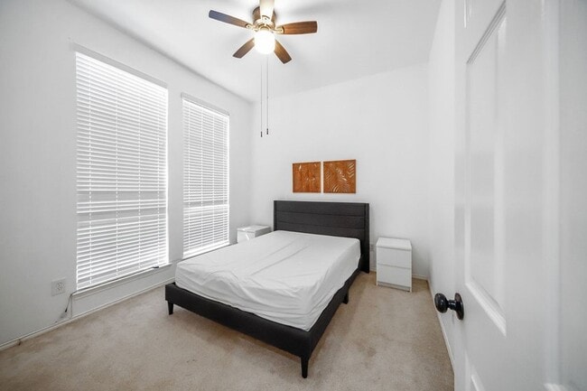 Building Photo - 5205 Panama Dr