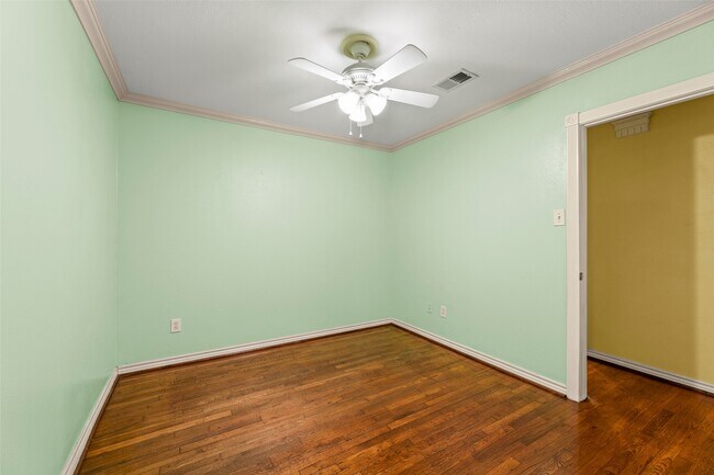 Building Photo - 1535 W 25th St