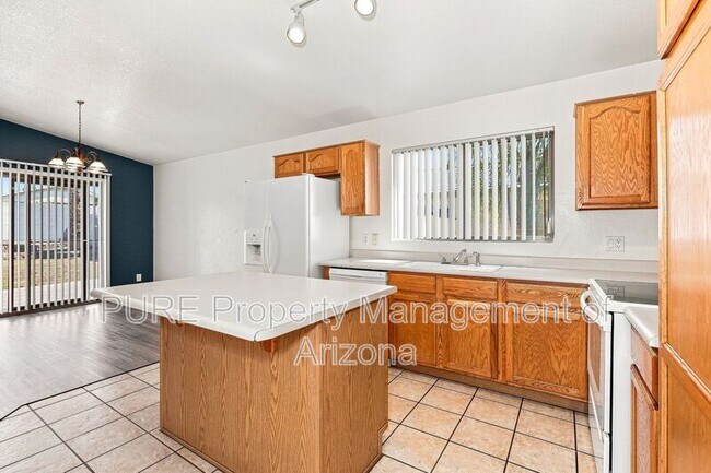 Building Photo - 8952 E Birchwood Cir