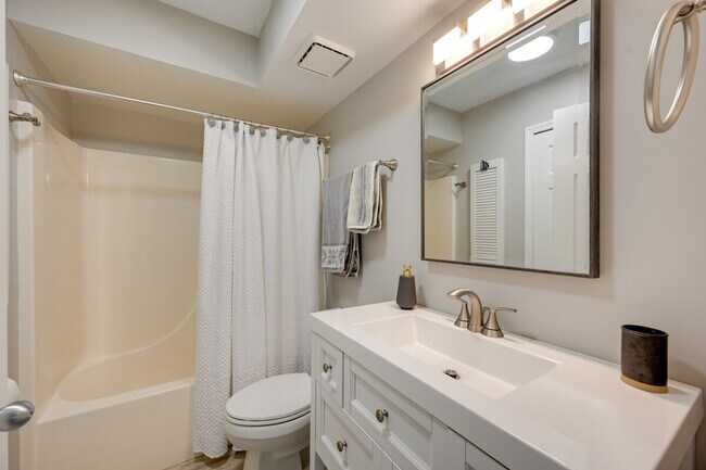 Building Photo - 3930 Leeward Passage Ct