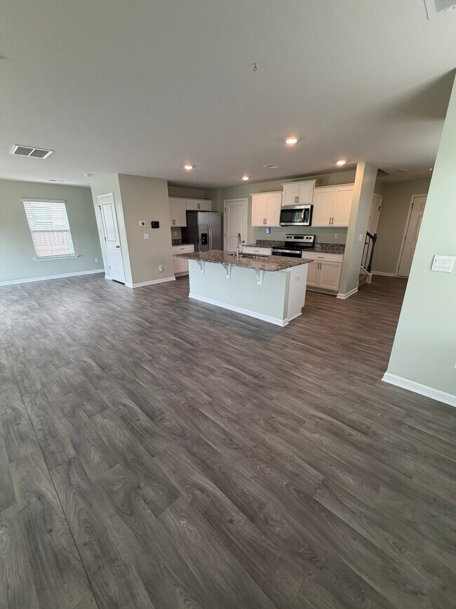 Building Photo - 5033 Pratt Dr