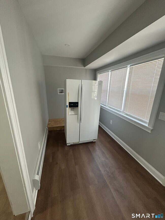 Building Photo - 54 Forest St