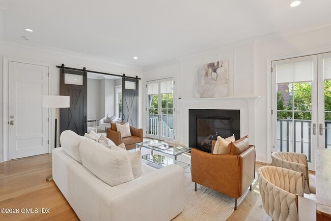 Building Photo - 25 Woodland Dr