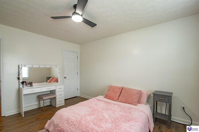 Building Photo - 114 Twin Lakes Dr
