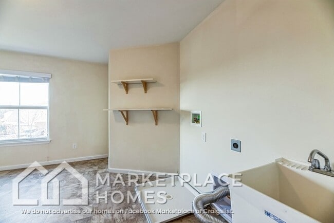 Building Photo - 2807 Bentwood Dr
