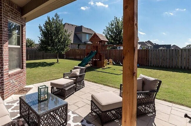 Building Photo - 3403 SW Crosswinds Blvd