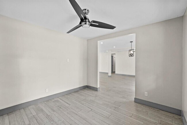 Building Photo - 5522 Braesvalley Dr