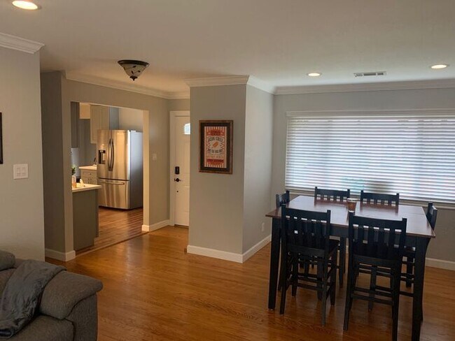 Building Photo - Charming 3-bedroom, 2-bathroom