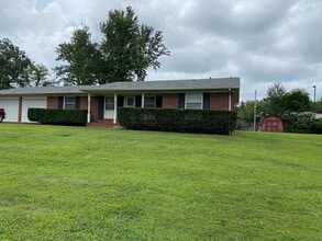 Building Photo - 3-Bedroom 2-Bathroom Home with 2 car garage  in Prime Cookeville Location!