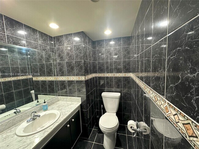 Building Photo - 1300 NE Miami Gardens Dr