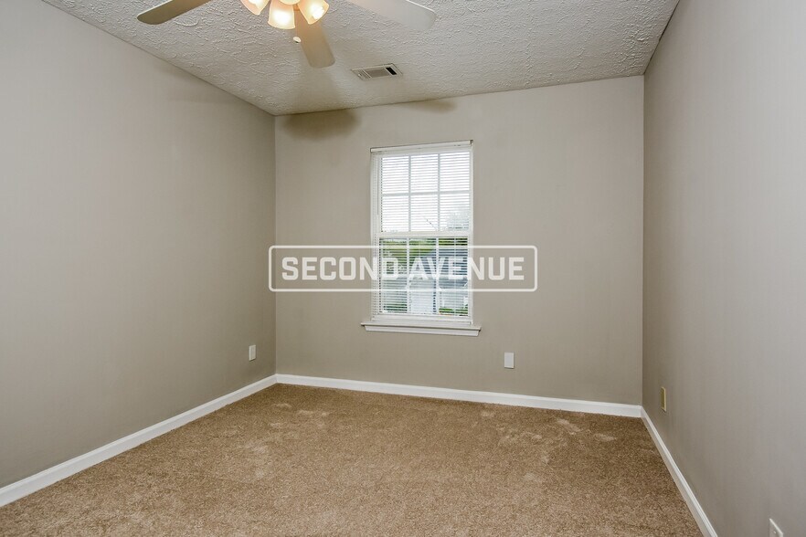 Building Photo - 208 Ilex Dr