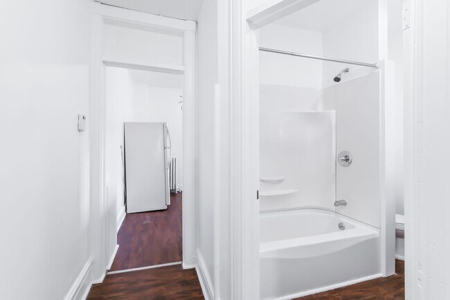 Building Photo - 1021 Lehman St