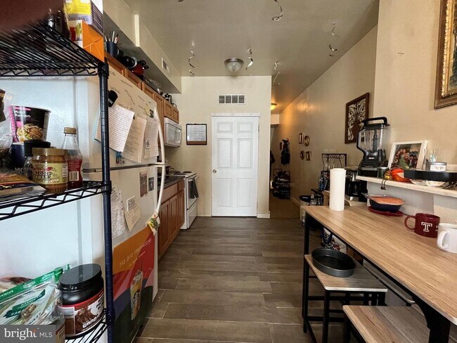 Primary Photo - 1429 W Norris St