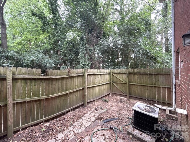 Building Photo - 926 Hollywood St