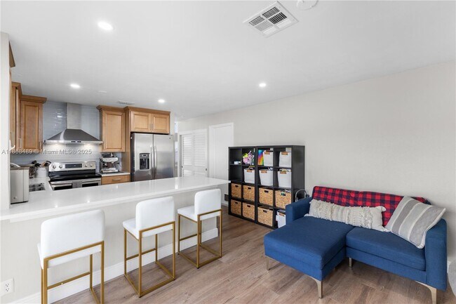 Building Photo - 10931 SW 10th Pl