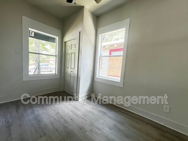 Building Photo - 627 Iberville St